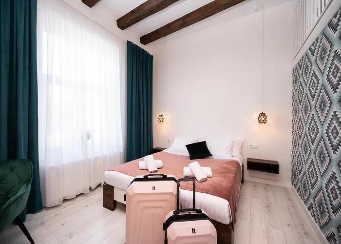 Hive Family House 3*