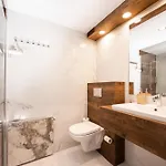 Hive Family House Апарт-отель