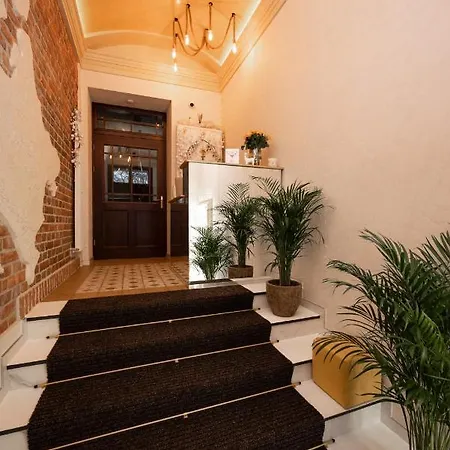 Hive Family House 3*