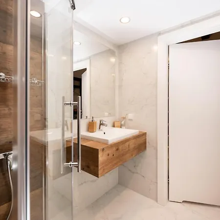 Hive Family House Ξενοδοχείο με διαμερίσματα 3*