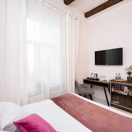 Ξενοδοχείο με διαμερίσματα Hive Family House