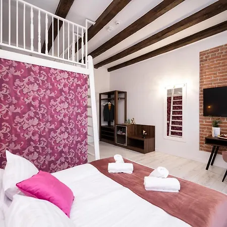 Hive Family House Hotel Krakau