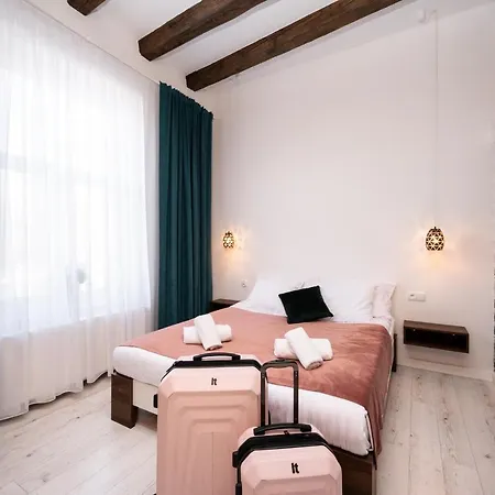 Hive Family House 3*