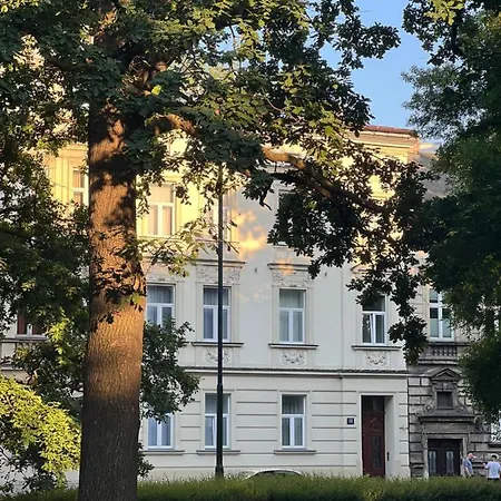 Hotel apartamentowy Hive Family House 3*