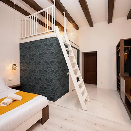 Hive Family House Krakov