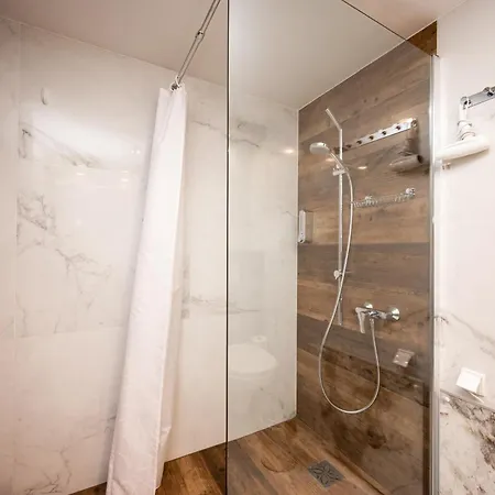 Hive Family House Krakau