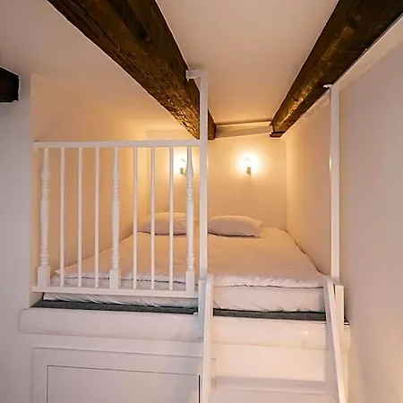 Hive Family House מלון דירות
