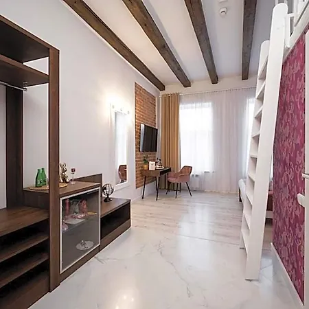 Hive Family House מלון דירות 3*