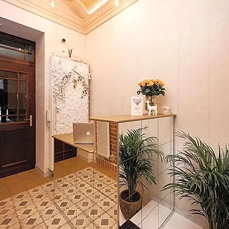 Hive Family House