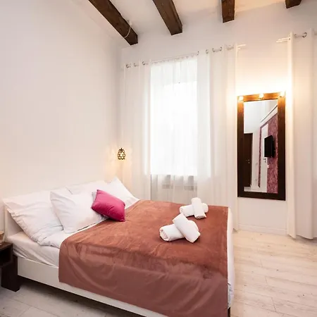 Hive Family House Апарт-отель Краков