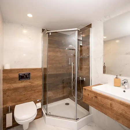 Апарт-отель Hive Family House 3*