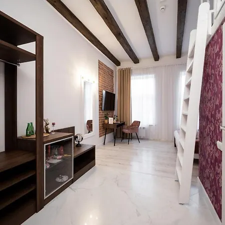 Hive Family House 3*