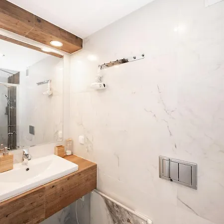 Hive Family House Апарт-отель