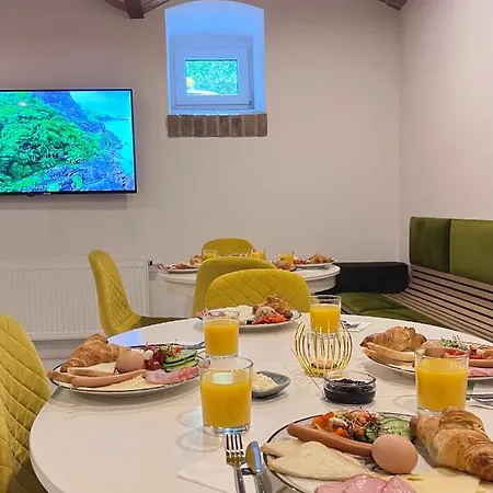 Hive Family House Апарт-отель