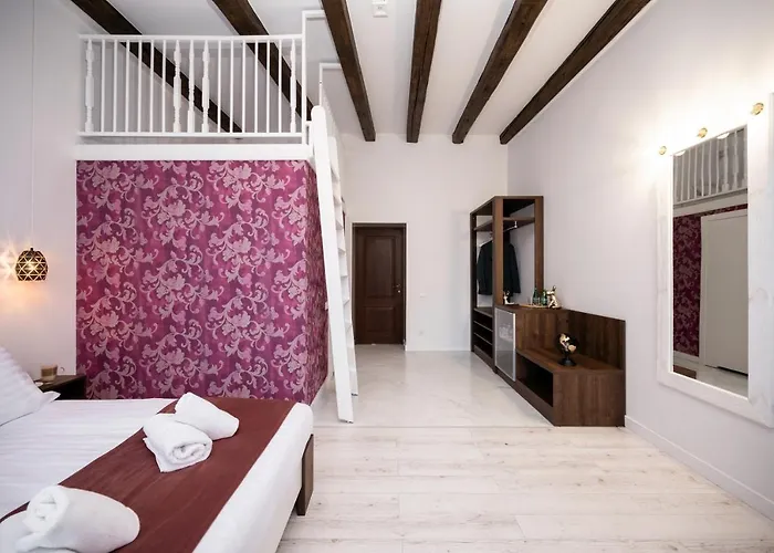 Hive Family House 公寓式酒店 3*