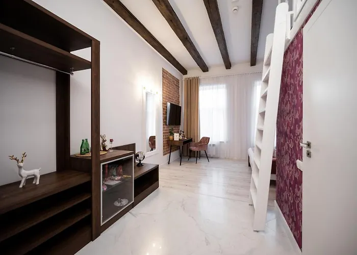 Hive Family House 3*