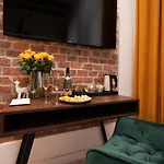 Hive Family House Aparthotel 3*