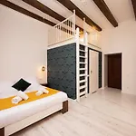 Hive Family House