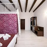 Hive Family House Aparthotel 3*