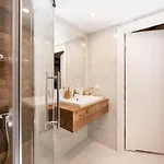 Hive Family House Aparthotel 3*