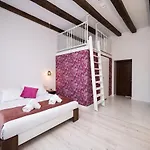 Hive Family House Krakov