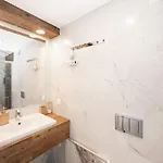 Hive Family House Aparthotel